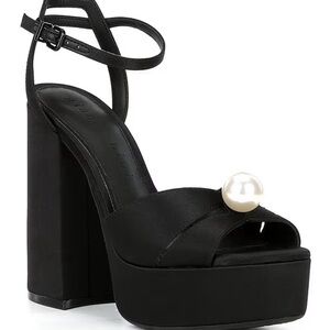 NWT Gianni Bini KemaraFour Matte Satin Oversized Pearl Platform Sandals